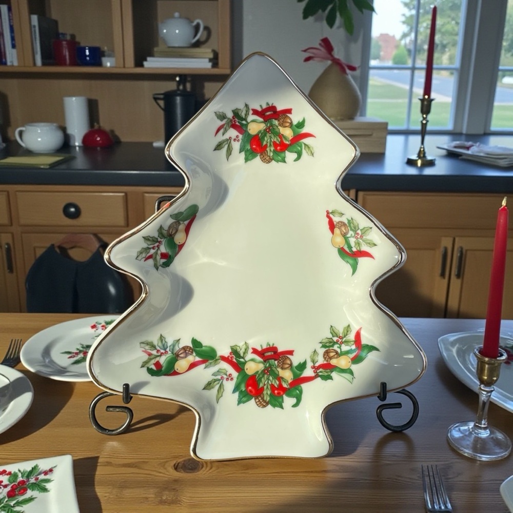 Vintage AMC N.Y., N.Y Christmas Bounty candy dish, festive fruit design, 1990’s